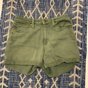 Universal thread shorts